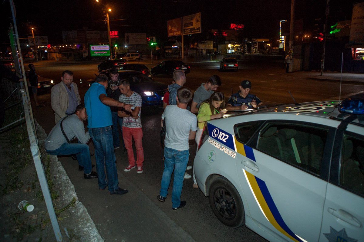 Авария возле Каравана: столкнулись Volkswagen и полицейский Prius 3