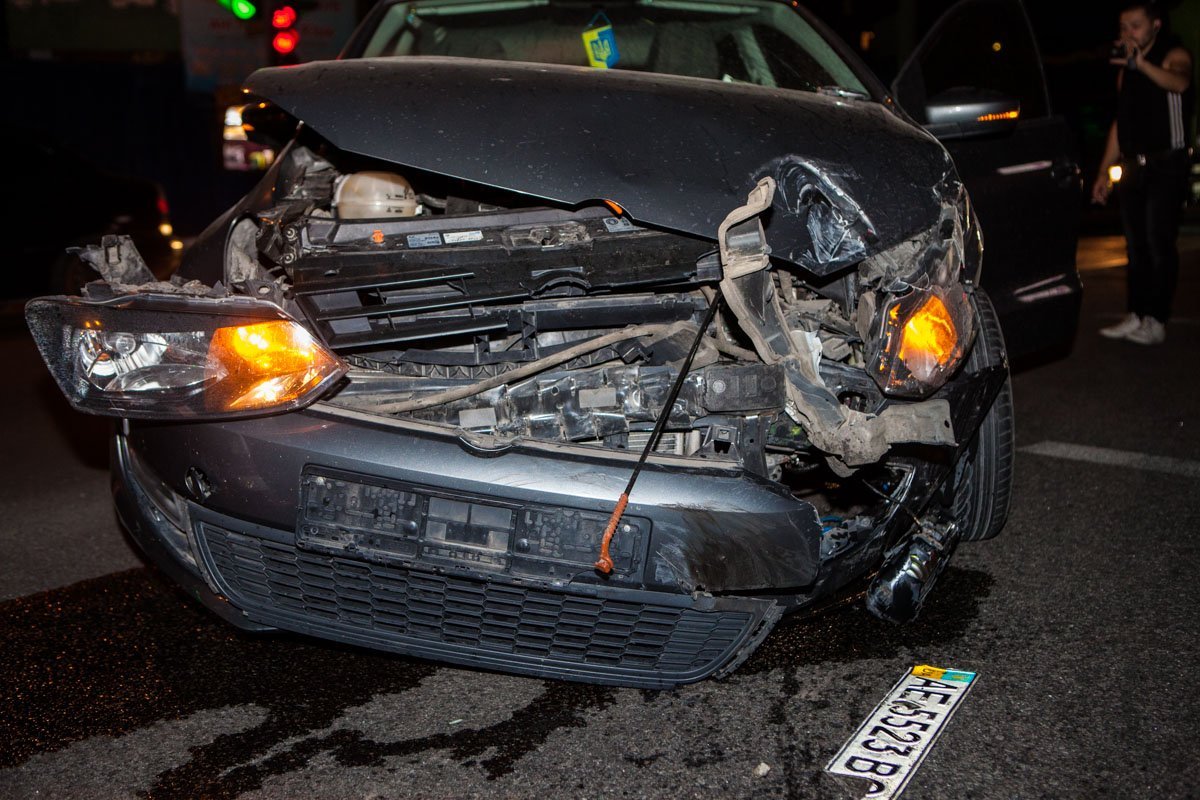 Авария возле Каравана: столкнулись Volkswagen и полицейский Prius 5