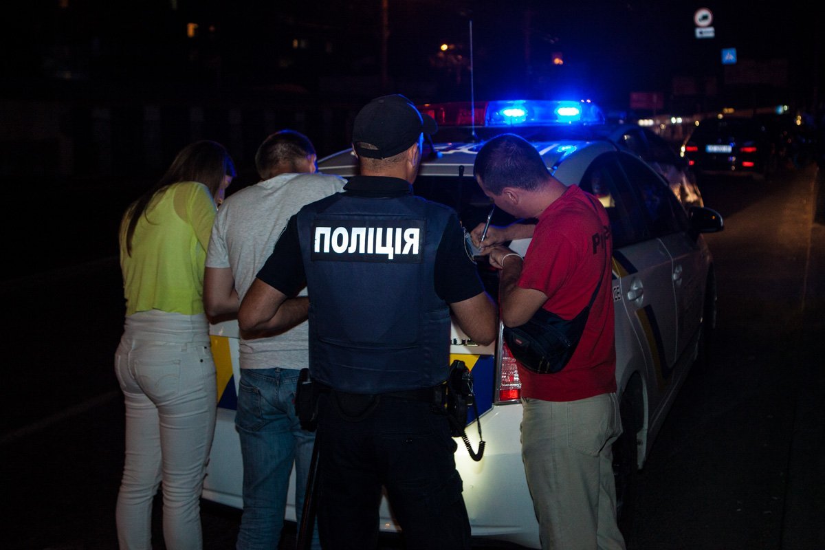 Авария возле Каравана: столкнулись Volkswagen и полицейский Prius 6