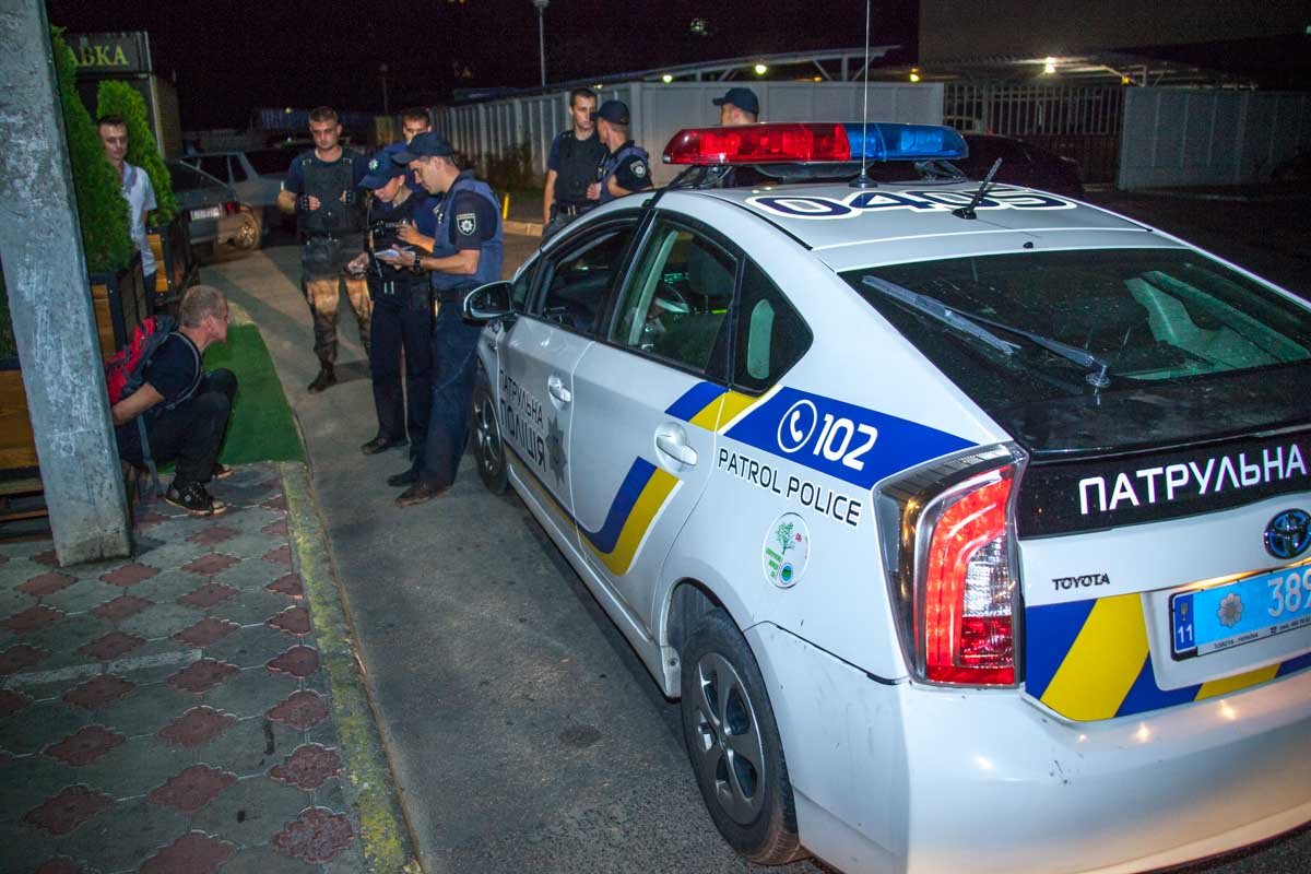 В Днепре в Capone Bar неизвестный угрожал посетителям пистолетом 1