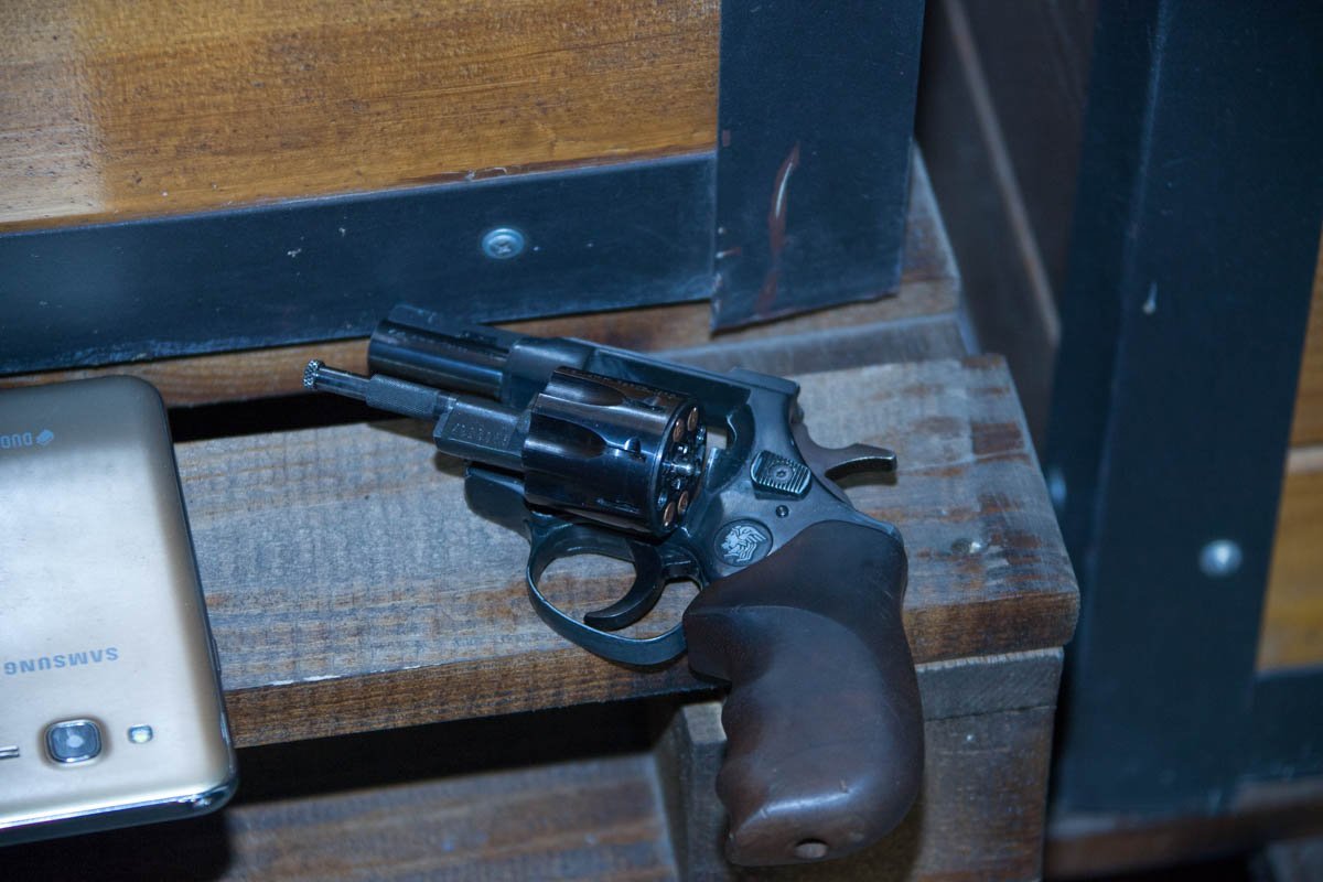 В Днепре в Capone Bar неизвестный угрожал посетителям пистолетом 4