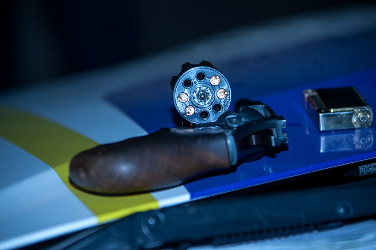 В Днепре в Capone Bar неизвестный угрожал посетителям пистолетом 5