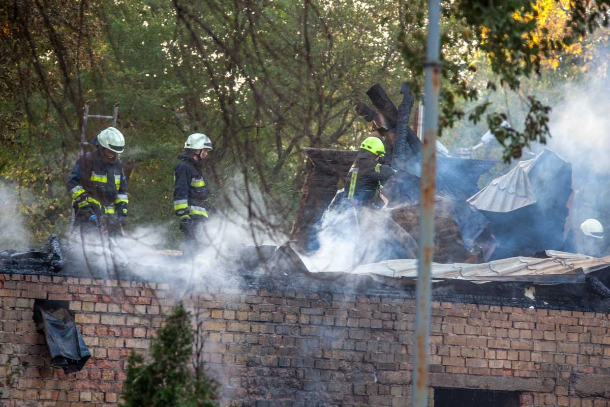 На Слобожанском проспекте сгорел ресторан «Карпаты» 3