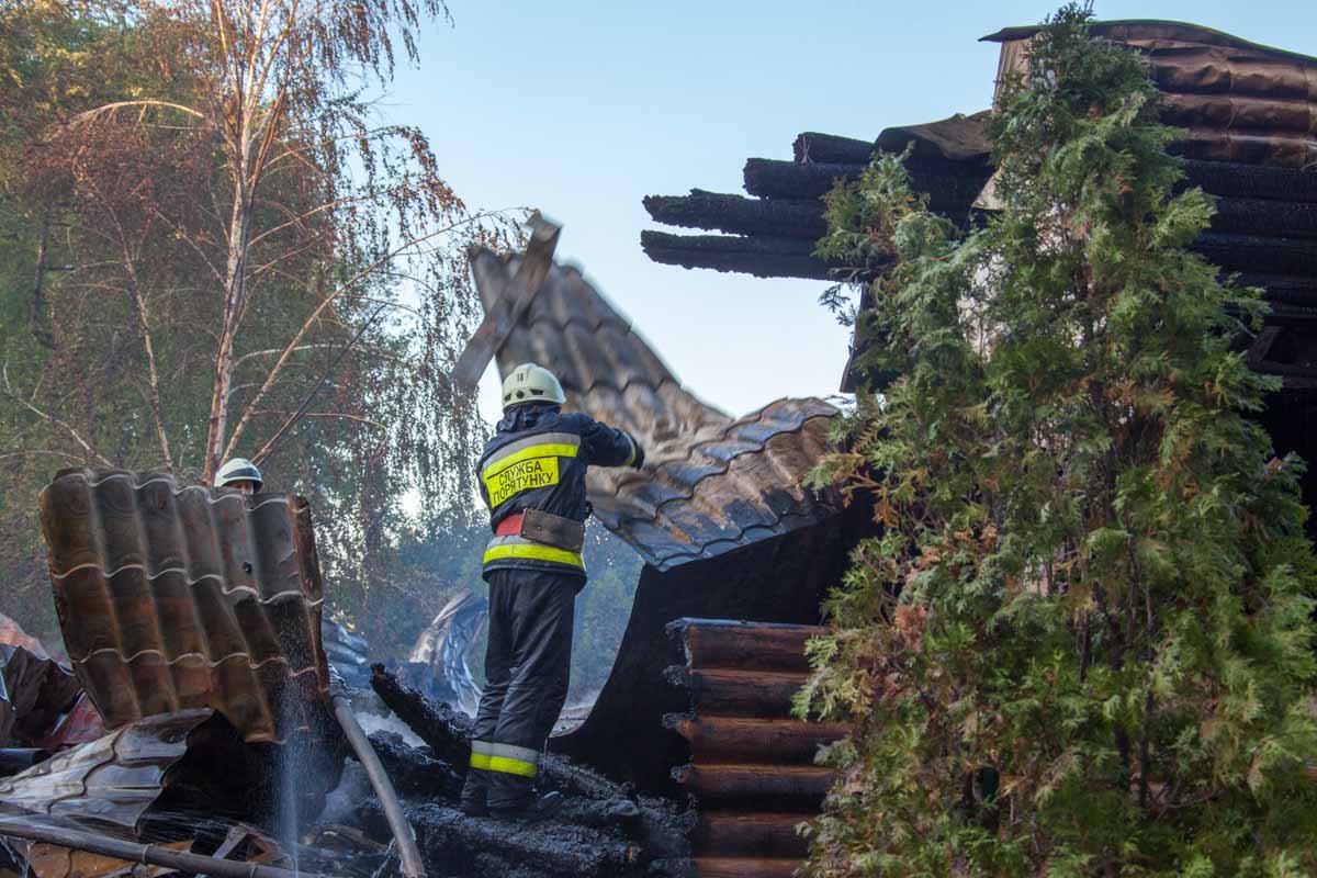 На Слобожанском проспекте сгорел ресторан «Карпаты» 5