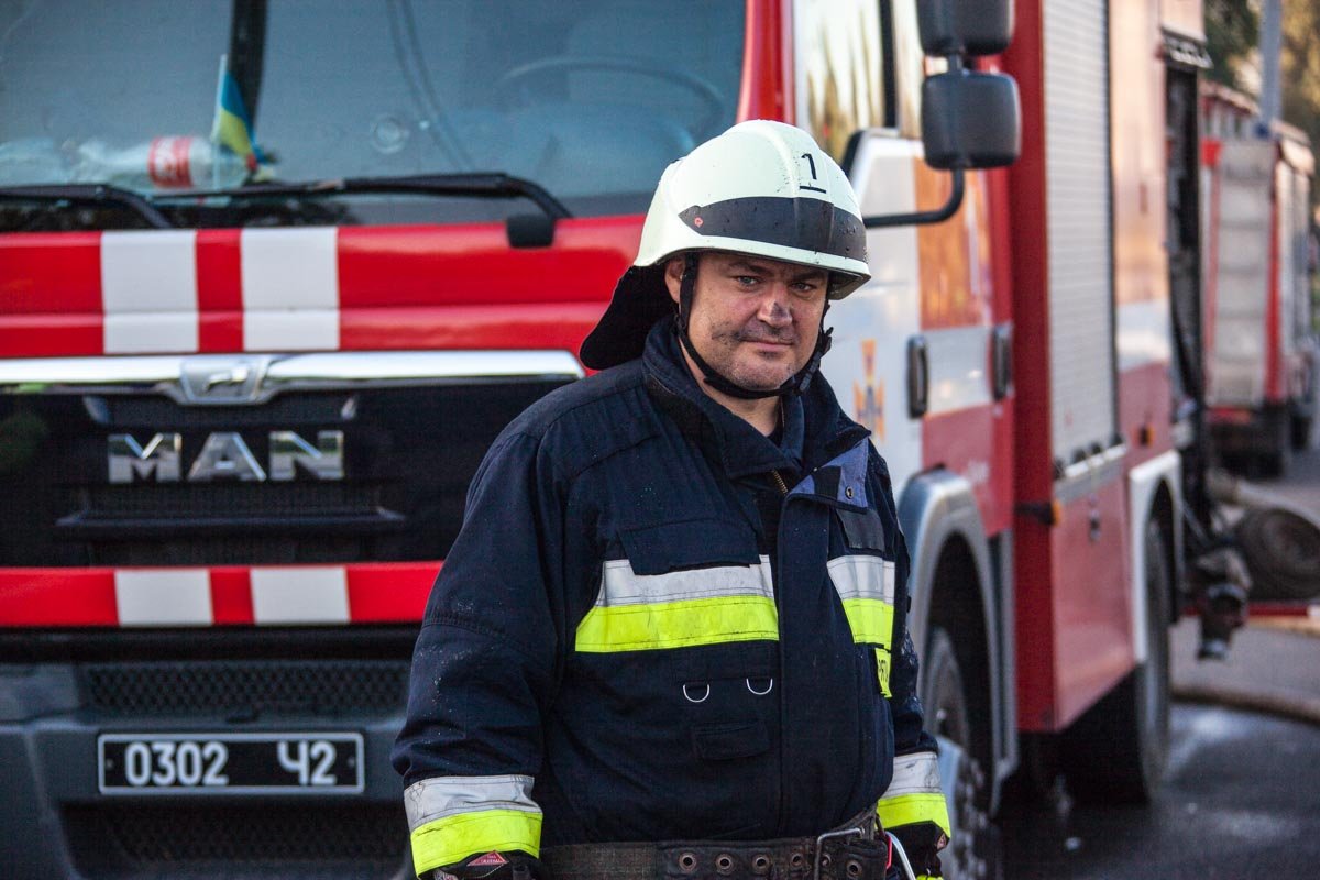 На Слобожанском проспекте сгорел ресторан «Карпаты» 6