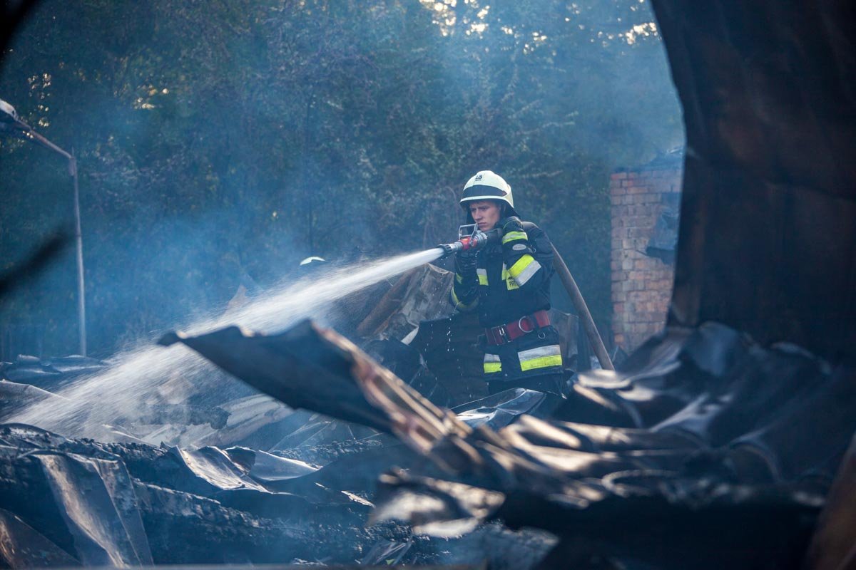 На Слобожанском проспекте сгорел ресторан «Карпаты» 9