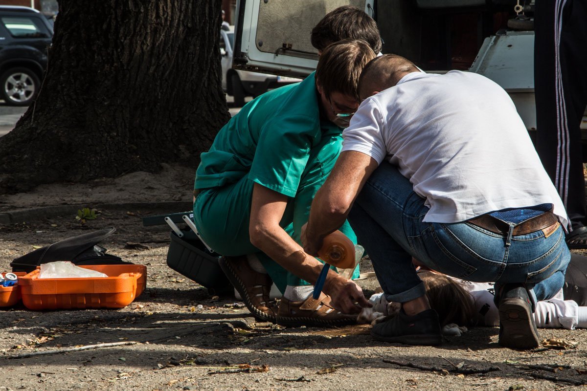 В центре Днепра от упавшей ветки погибла девушка 3