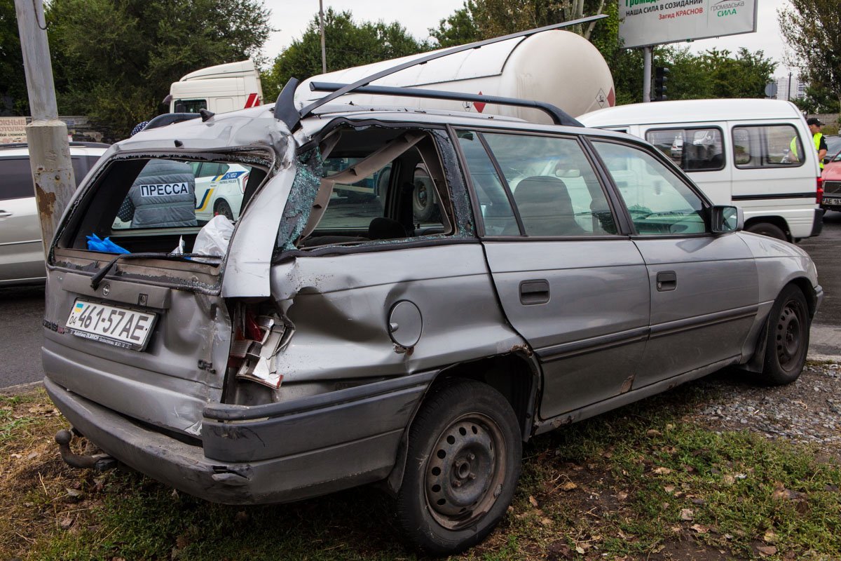 ДТП на Донецком шоссе: бензовоз перекрыл две полосы движения 2