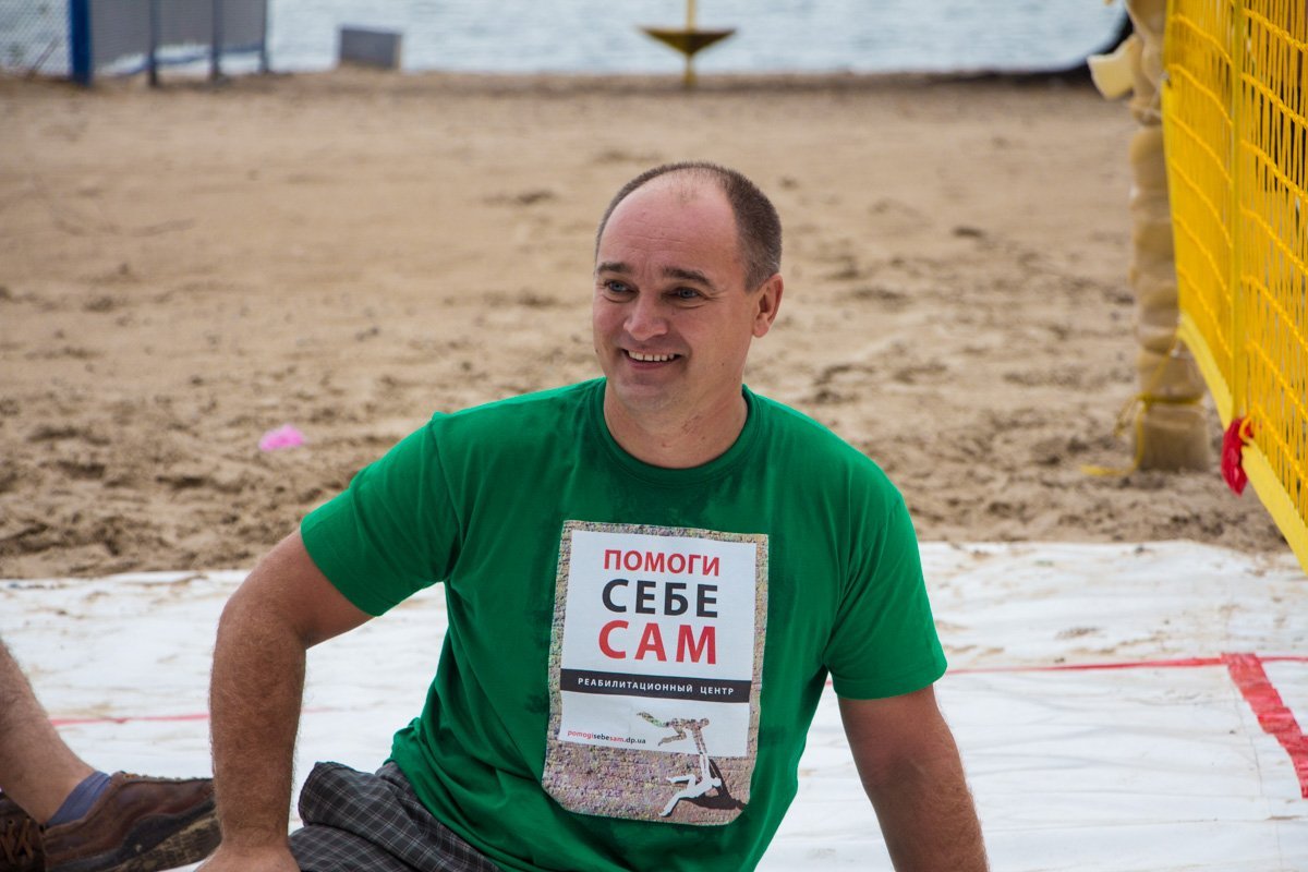 В Днепре проходит Всеукраинский турнир по пляжному волейболу сидя 3