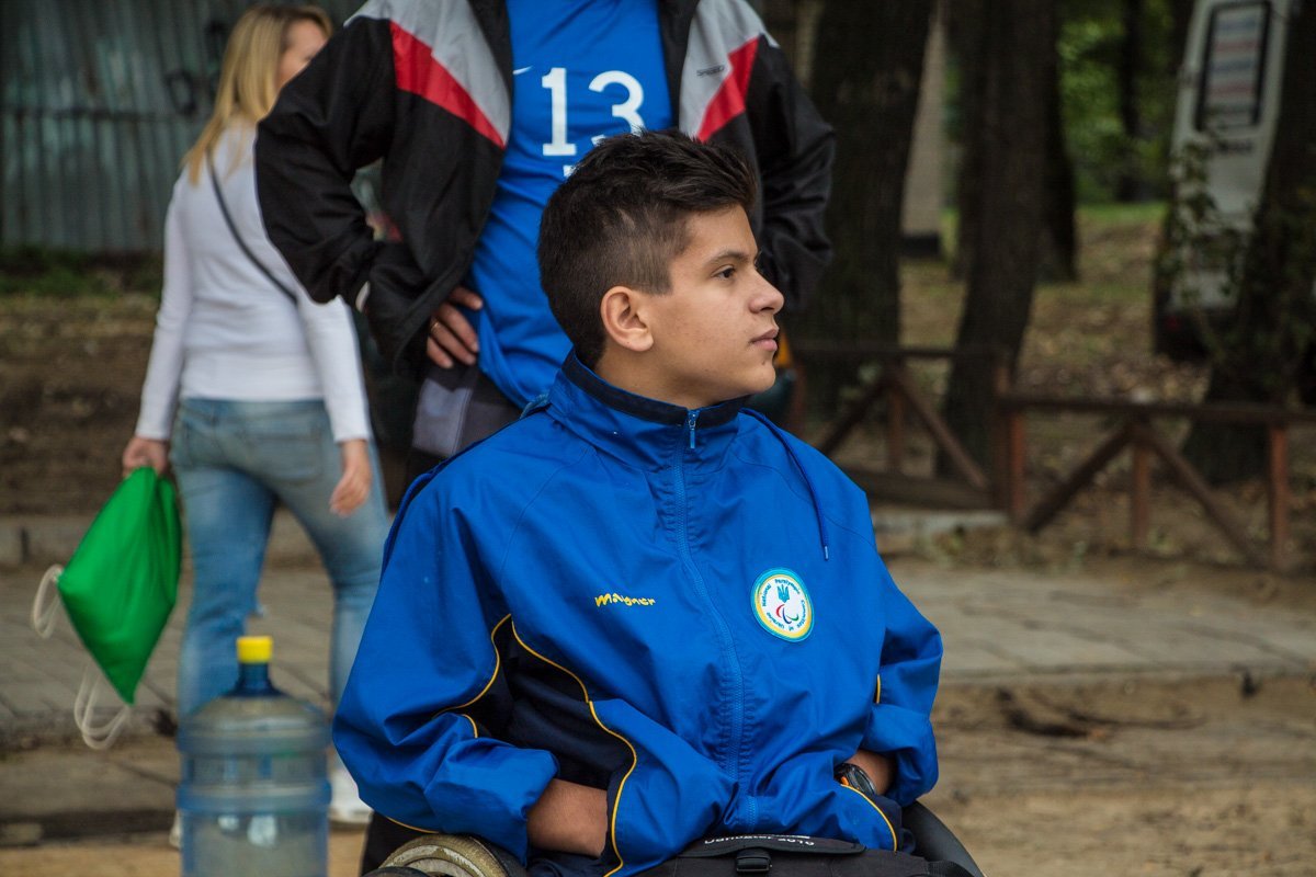 В Днепре проходит Всеукраинский турнир по пляжному волейболу сидя 8