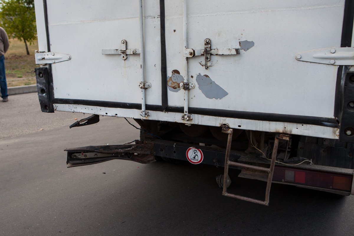 На Днепросталевской столкнулись Газель и BMW: один из пассажиров - в реанимации 4