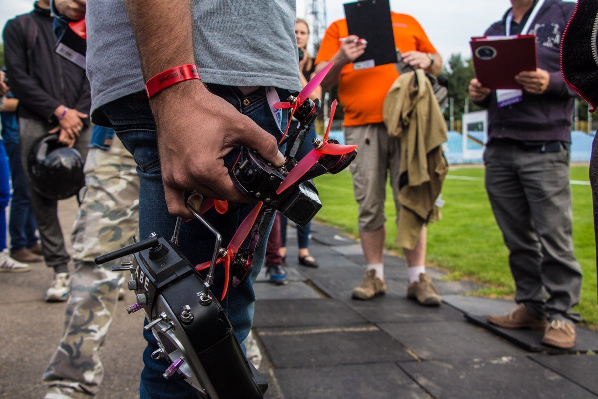 Недетское хобби: в Днепре стартовал Кубок Мира по дрон-рейсингу 6