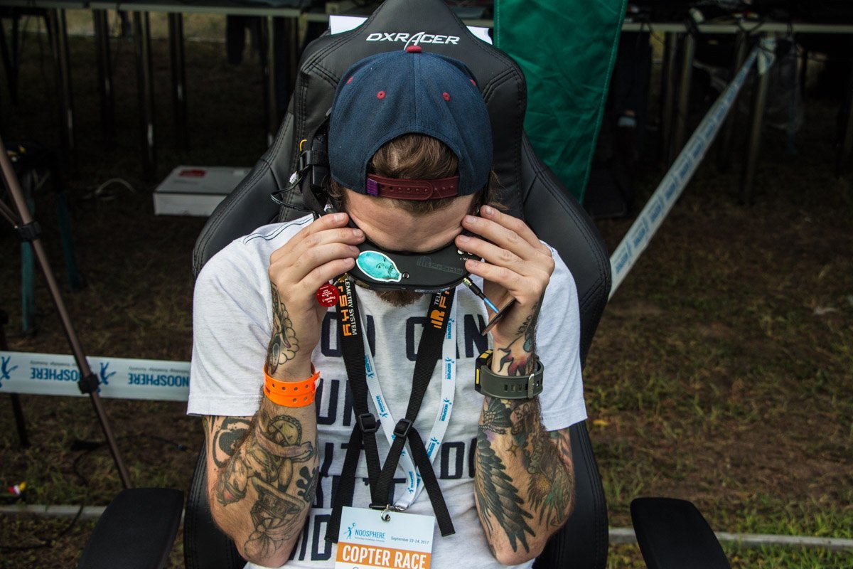 Недетское хобби: в Днепре стартовал Кубок Мира по дрон-рейсингу 11