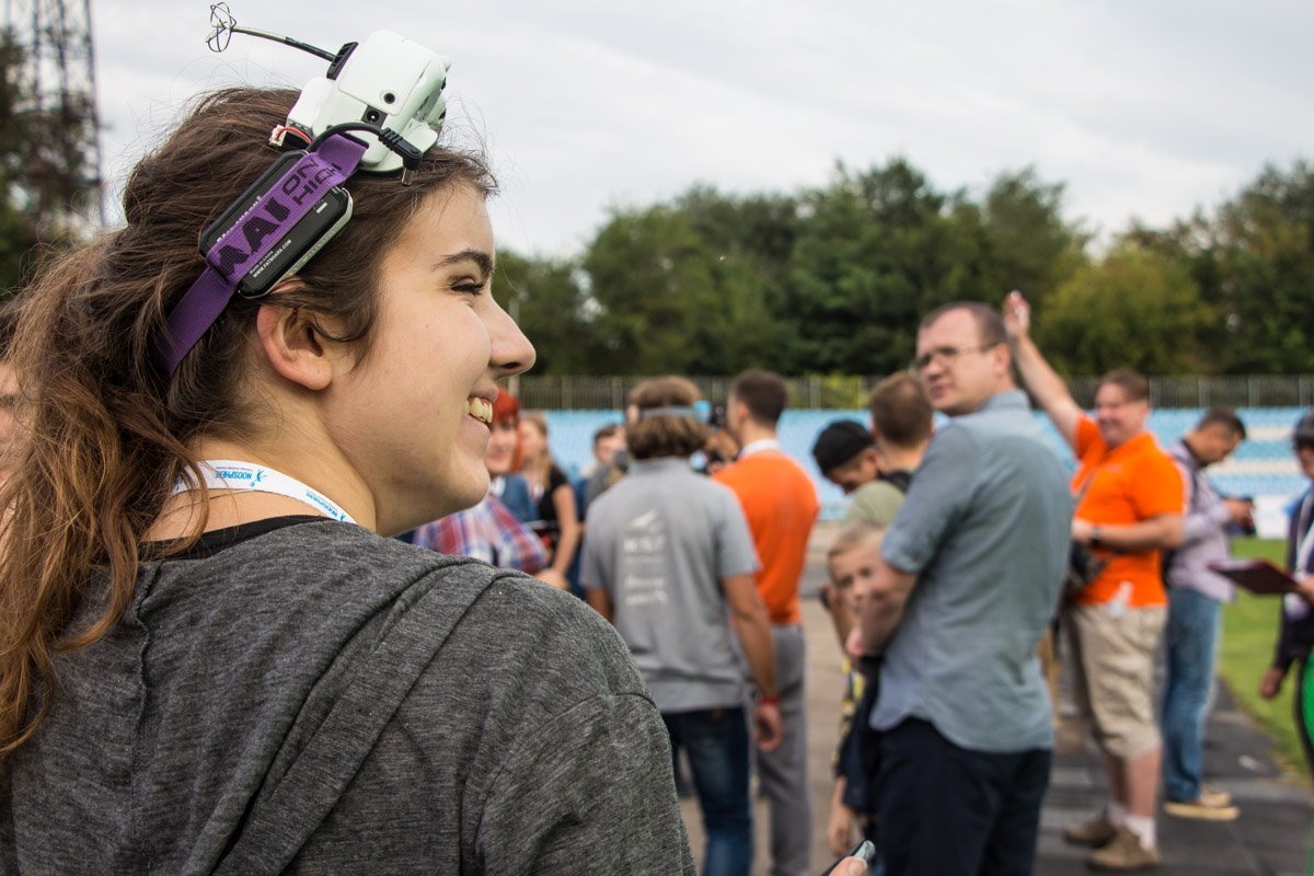 Недетское хобби: в Днепре стартовал Кубок Мира по дрон-рейсингу 12