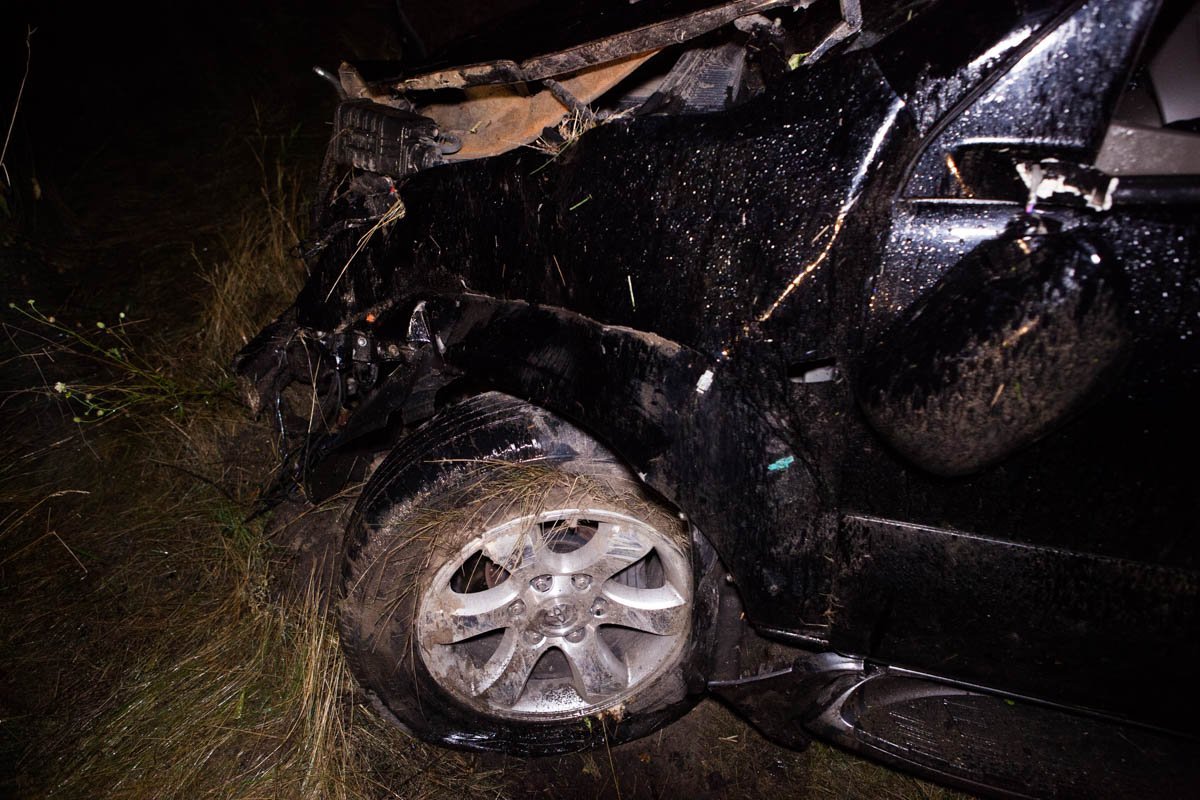 В Днепре погоня за вооруженным водителем закончилась ДТП: автомобиль Toyota Prado улетел в кювет 2
