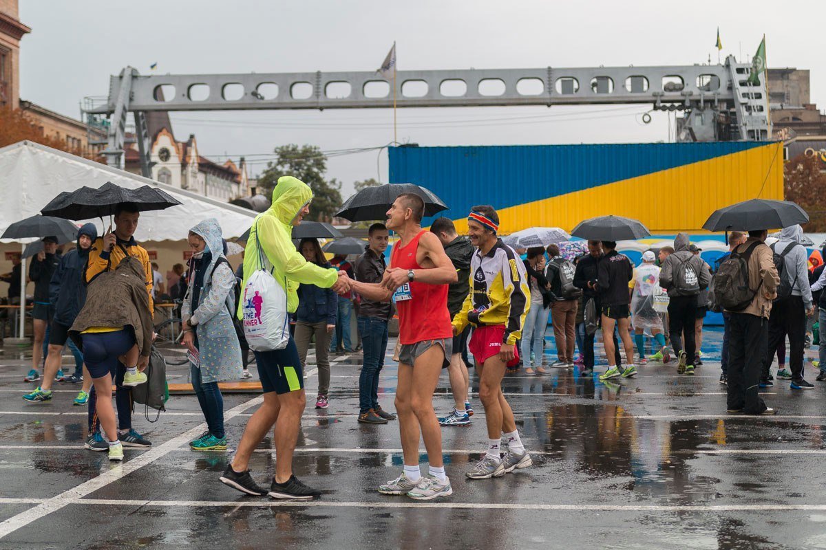 Спорт под дождем: как Днепр бежал Dnipro ATB Marathon 23