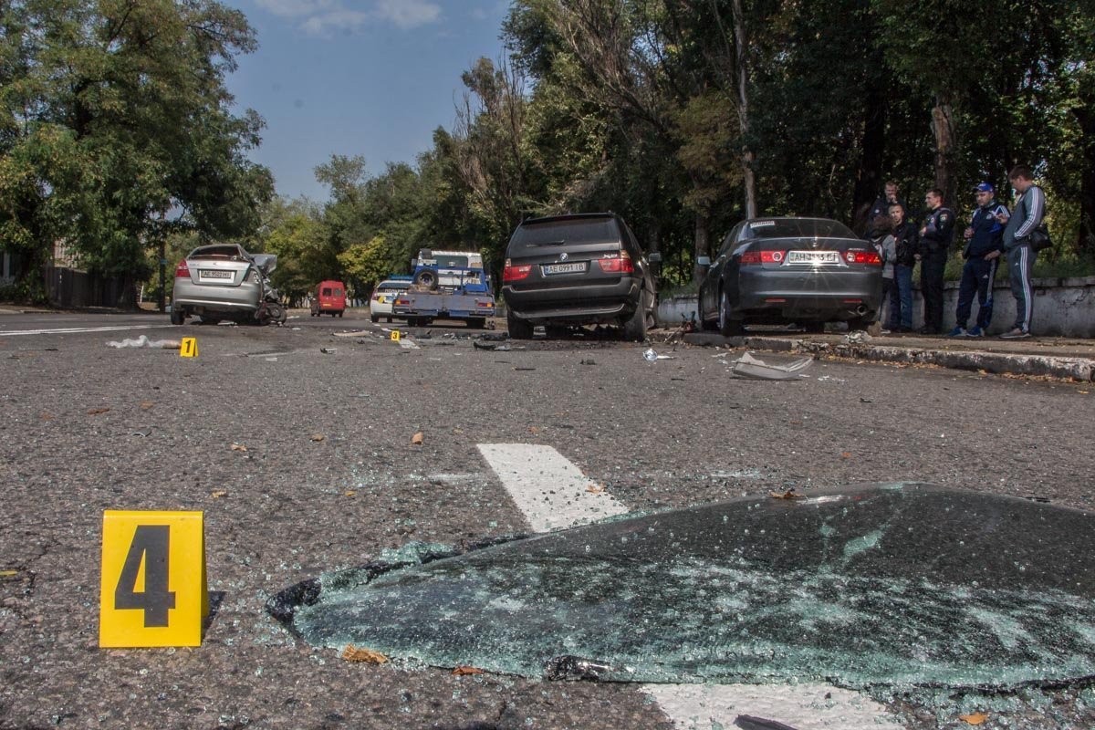 Тройное ДТП на Мирного: Сhevrolet превратился в груду металлолома 2