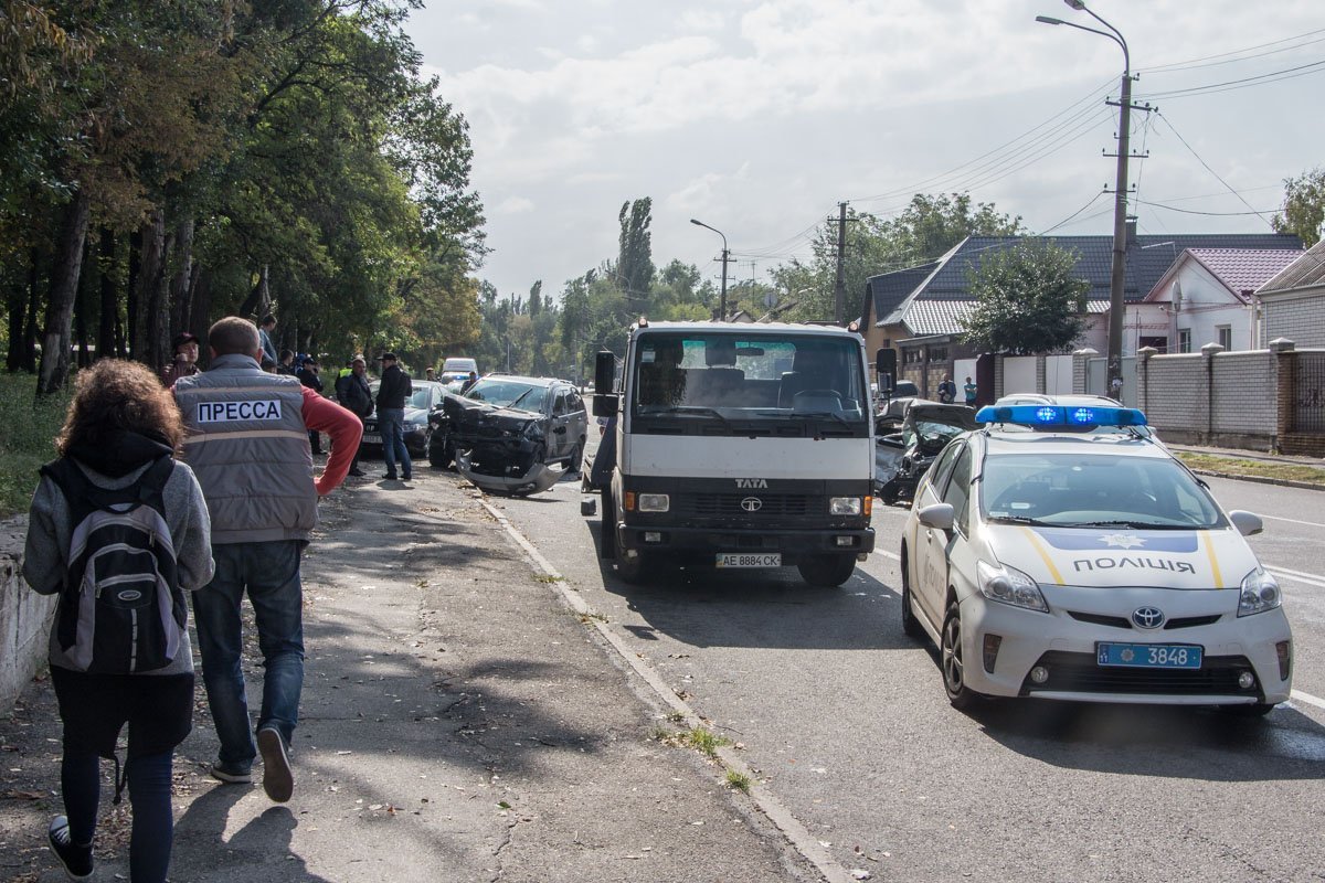 Тройное ДТП на Мирного: Сhevrolet превратился в груду металлолома 7