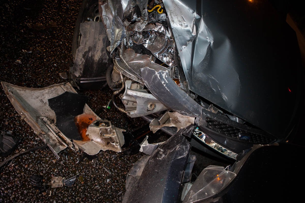 На Яснополянской столкнулись Chevrolet и Ford: пострадала девушка 5