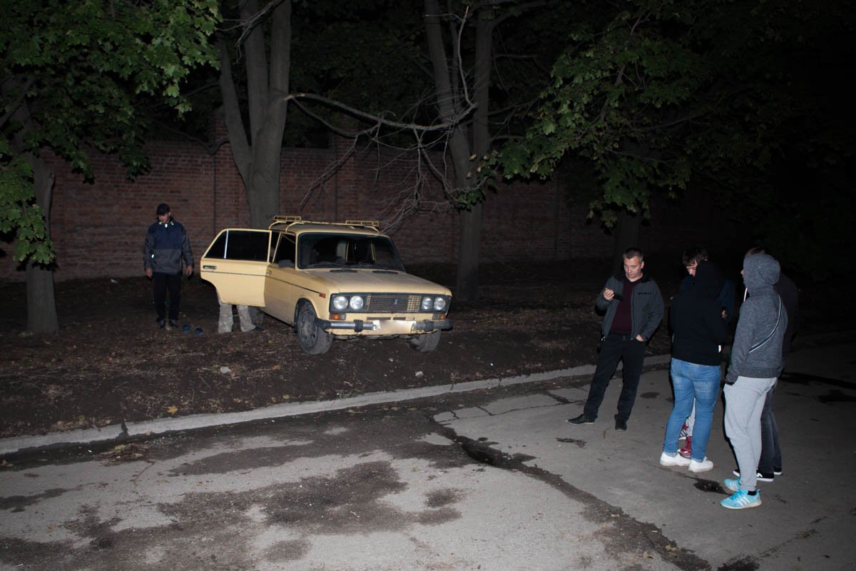 Погоня в Днепре: пьяный водитель ВАЗ-2106 въехал в дерево, скрываясь от полицейских 1