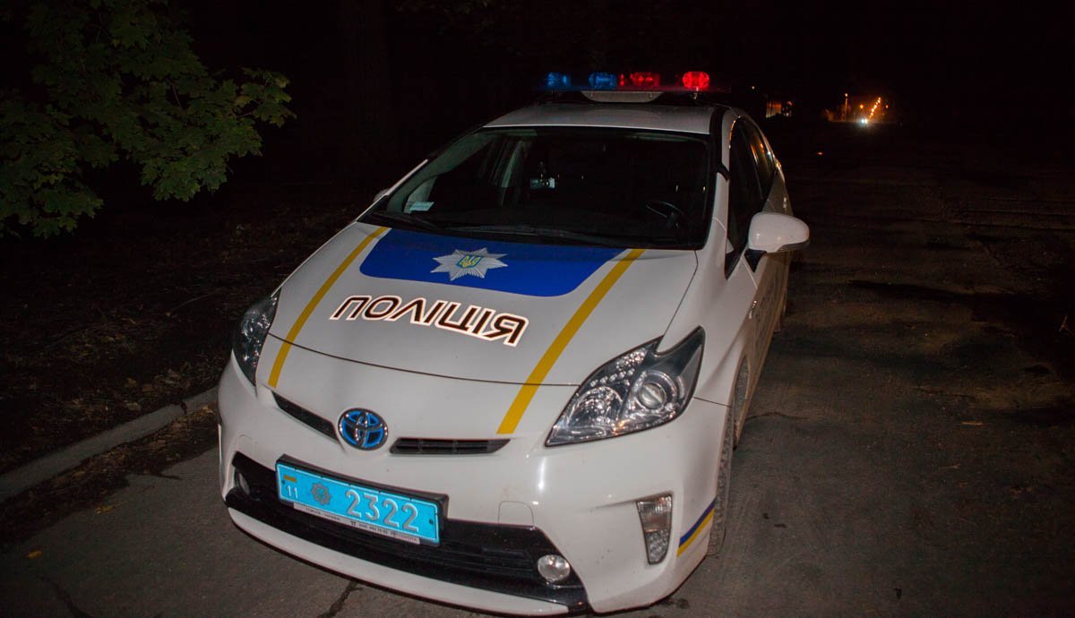 Погоня в Днепре: пьяный водитель ВАЗ-2106 въехал в дерево, скрываясь от полицейских 3