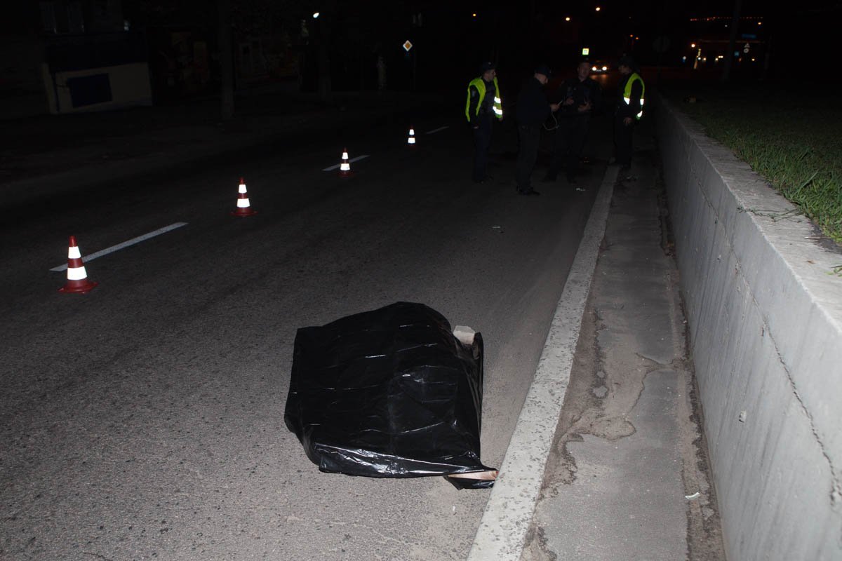 На проспекте Мазепы неизвестный на Mercedes сбил насмерть мужчину и скрылся 5