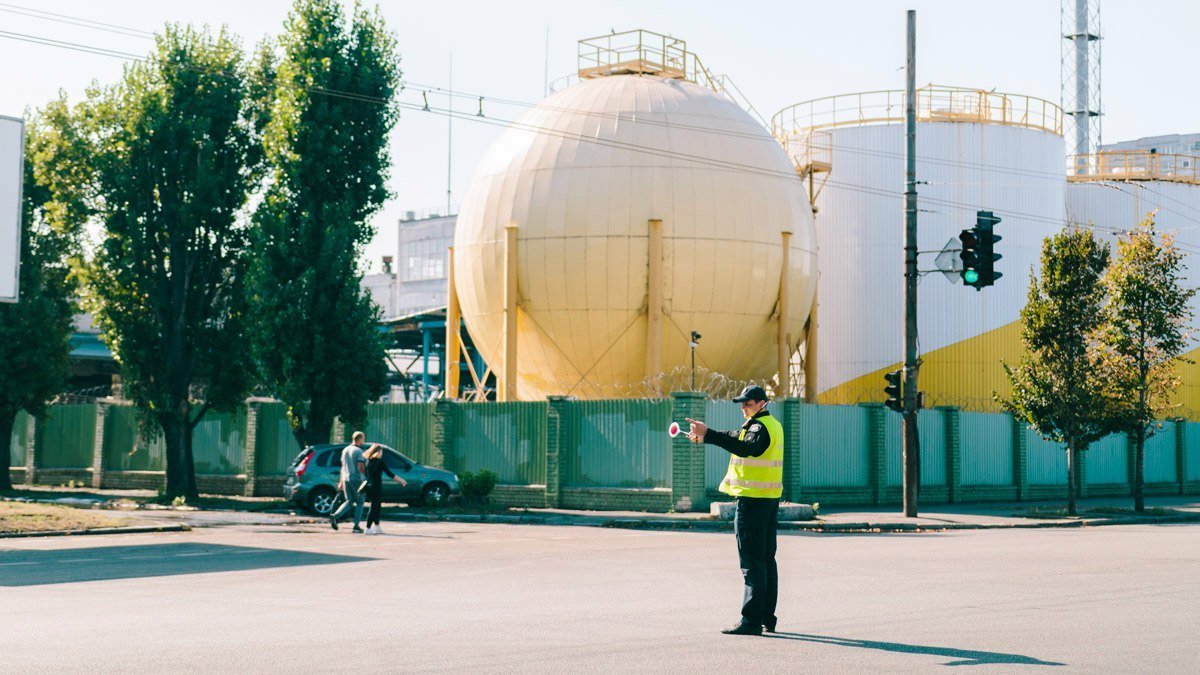 На Набережной столкнулись BMW и Ford: есть пострадавшие 4