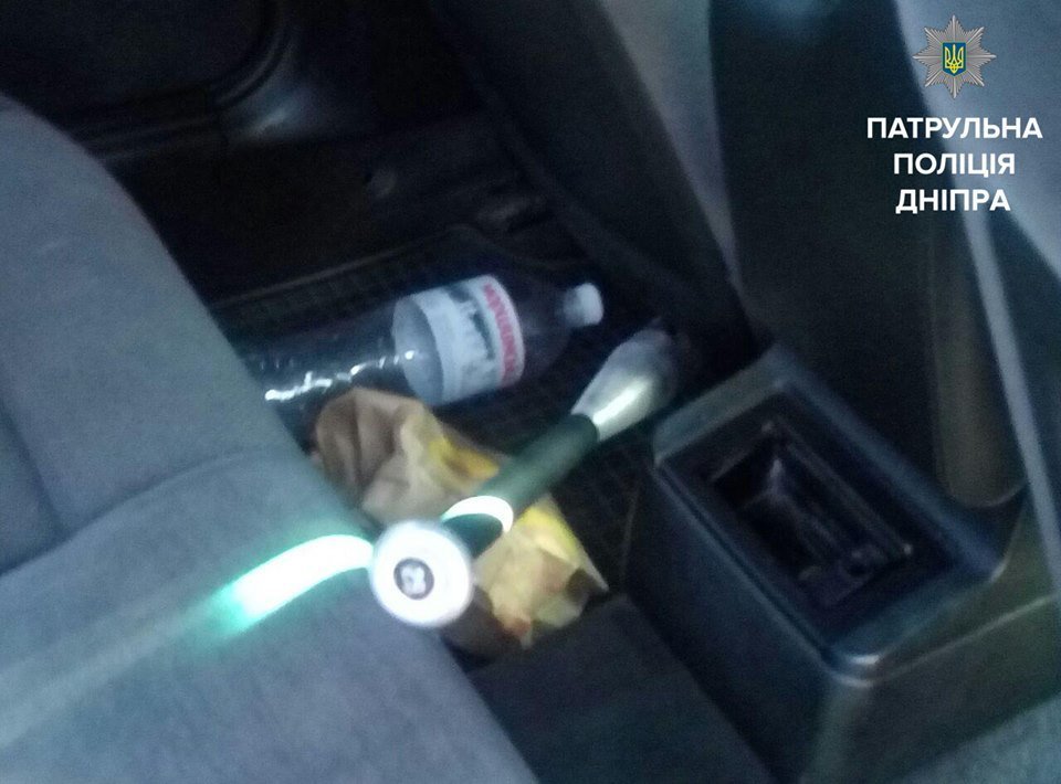 В Днепре банда на BMW угрожала мужчине битой и устроила погоню с полицией 3