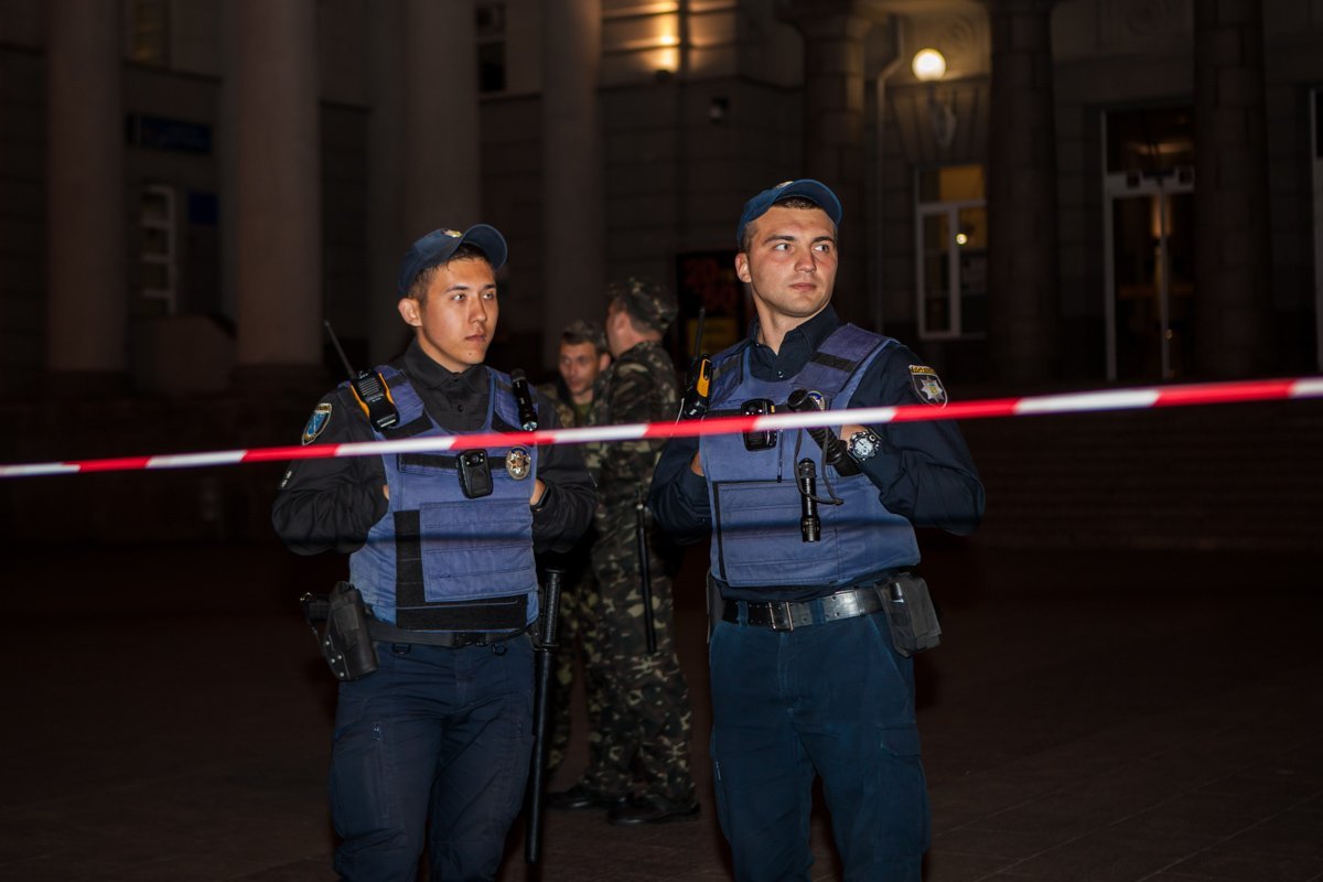 В Днепре заминировали ж/д вокзал: эвакуировали пассажиров и работников 6