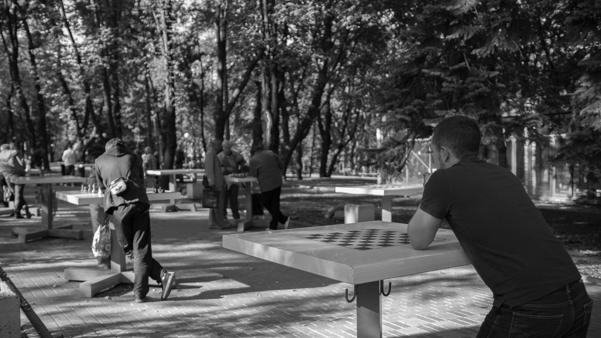 Где в Днепре атмосферно погрустить пацану 7