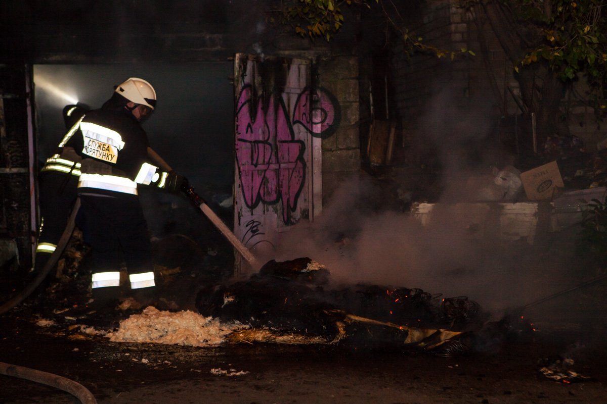 На Баррикадной горело заброшенное здание 1