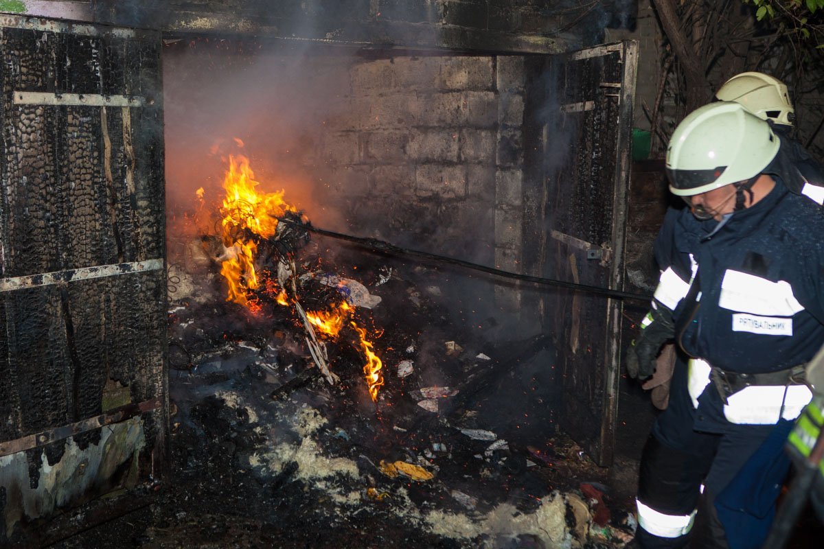 На Баррикадной горело заброшенное здание 2