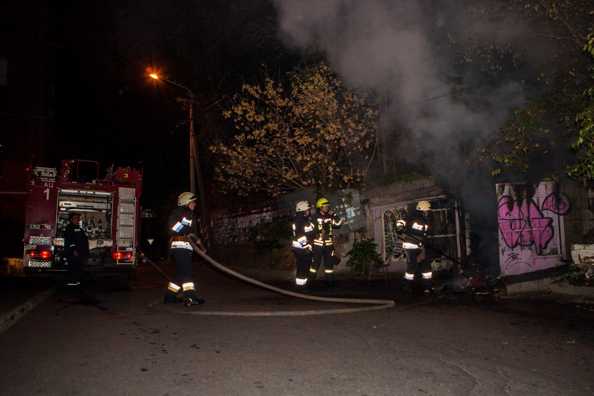 На Баррикадной горело заброшенное здание 3