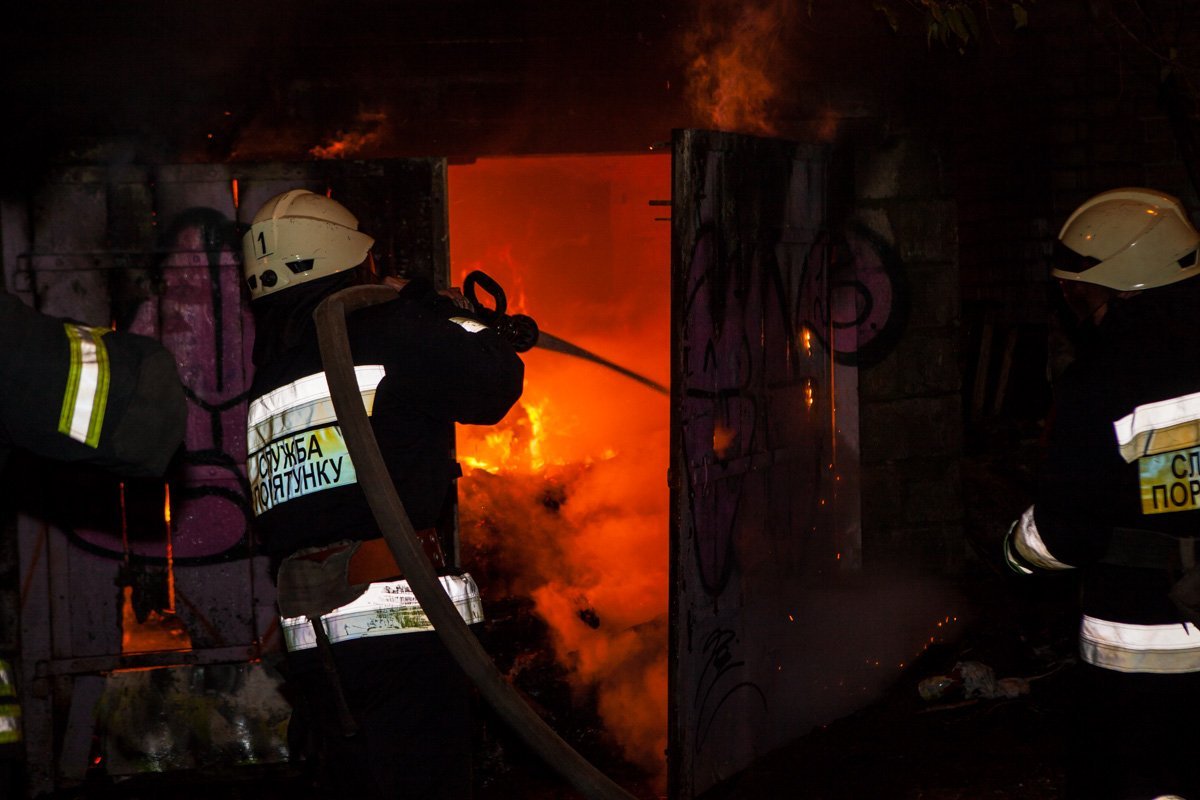 На Баррикадной горело заброшенное здание 4