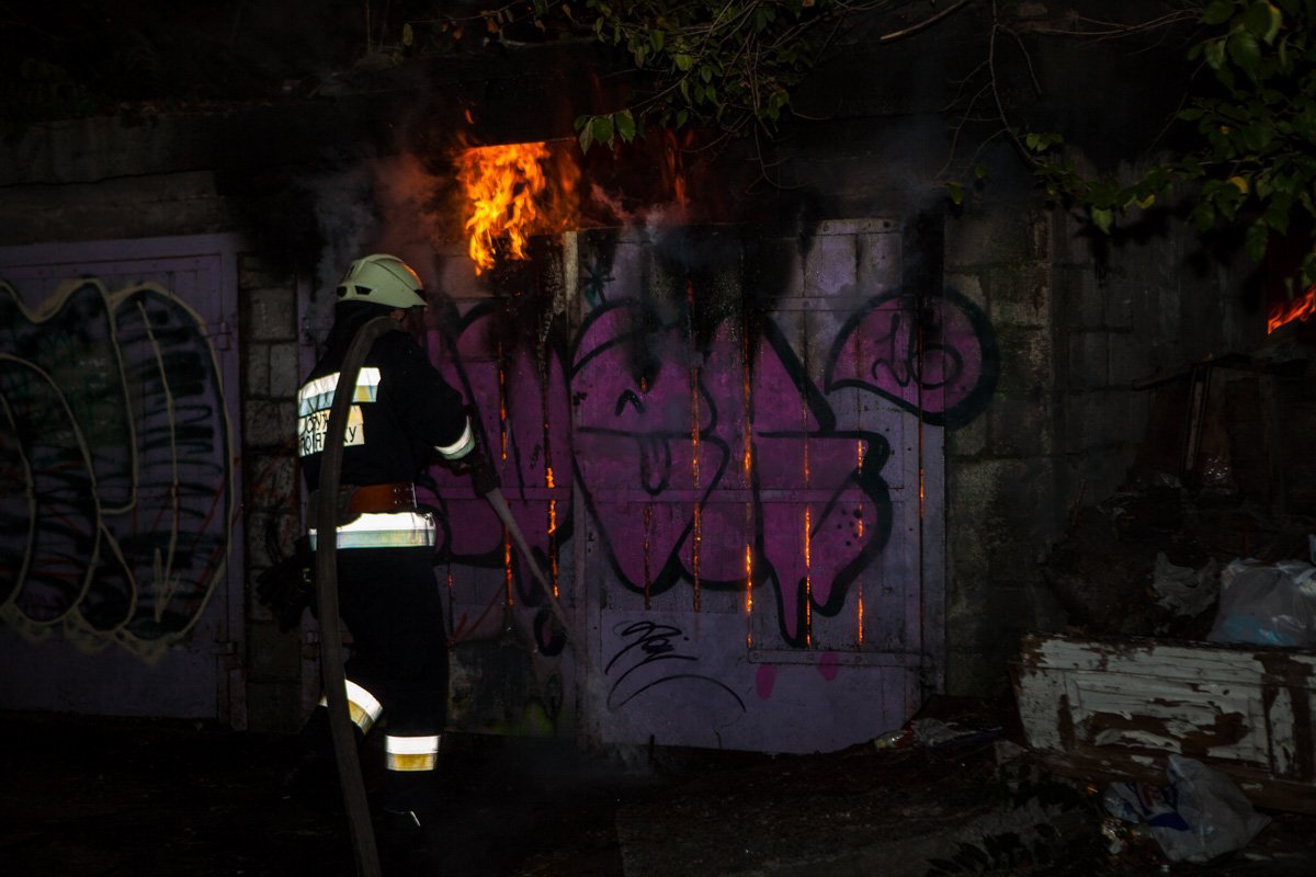 На Баррикадной горело заброшенное здание 6