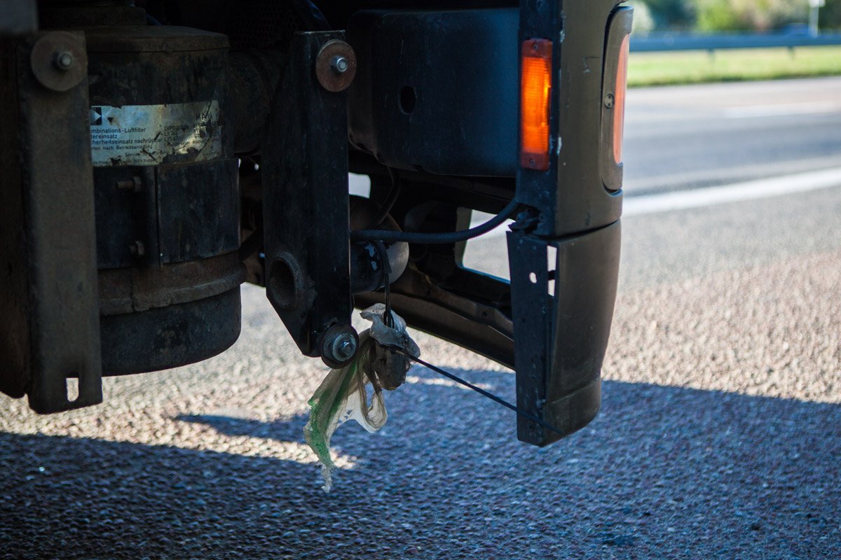 На Донецком шоссе фура насмерть сбила женщину 3