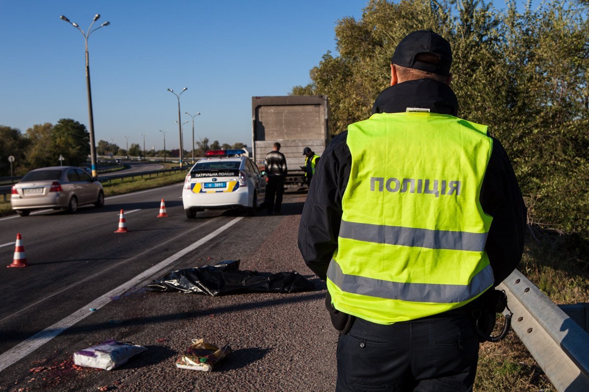 На Донецком шоссе фура насмерть сбила женщину 4