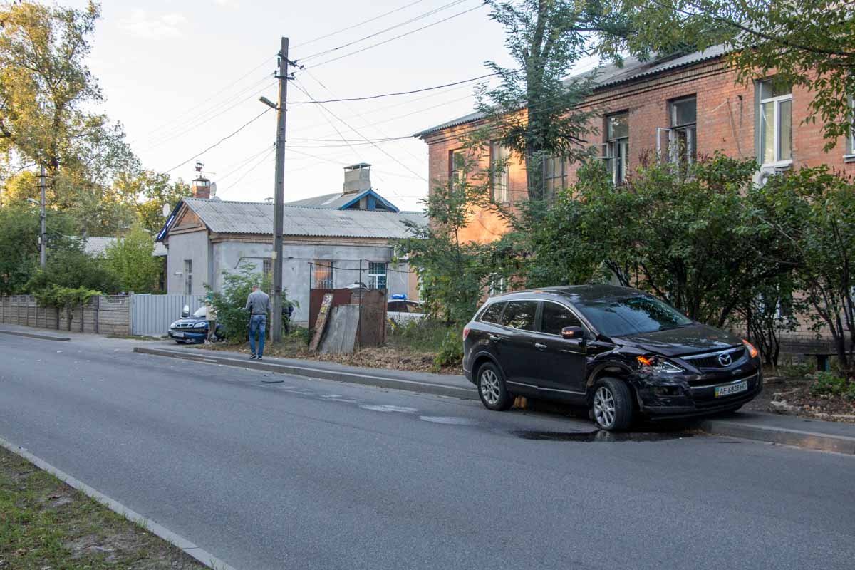 На левом берегу столкнулись Lanos и Mazda: в салоне находился ребенок 2