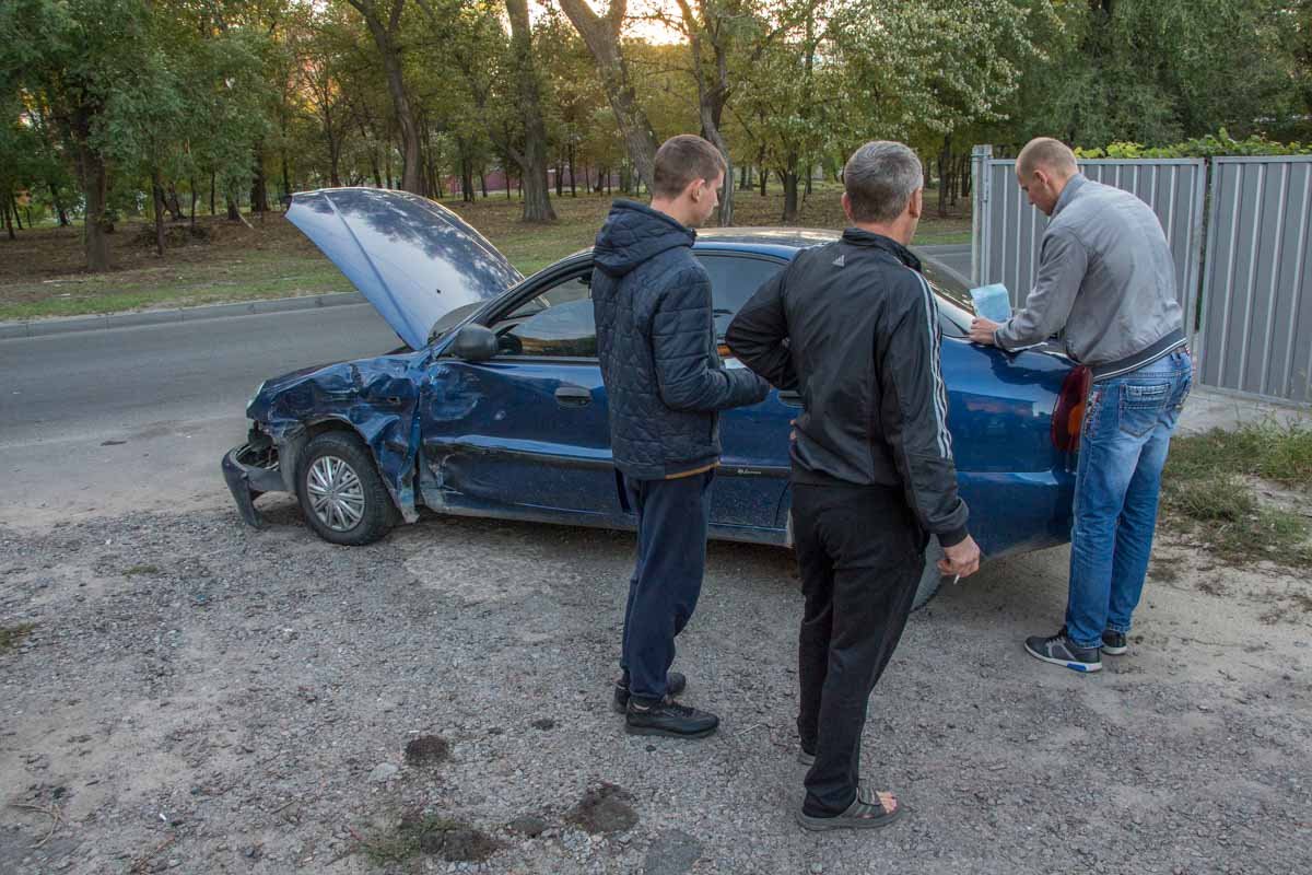 На левом берегу столкнулись Lanos и Mazda: в салоне находился ребенок 3