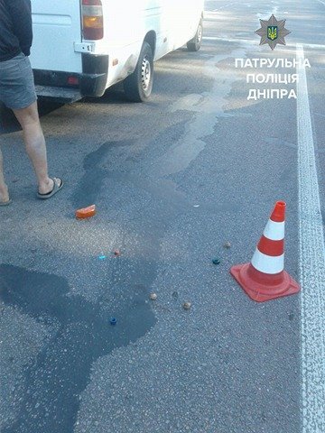 На Запорожском шоссе Mercedes Sprinter сбил 52-летнюю женщину 2
