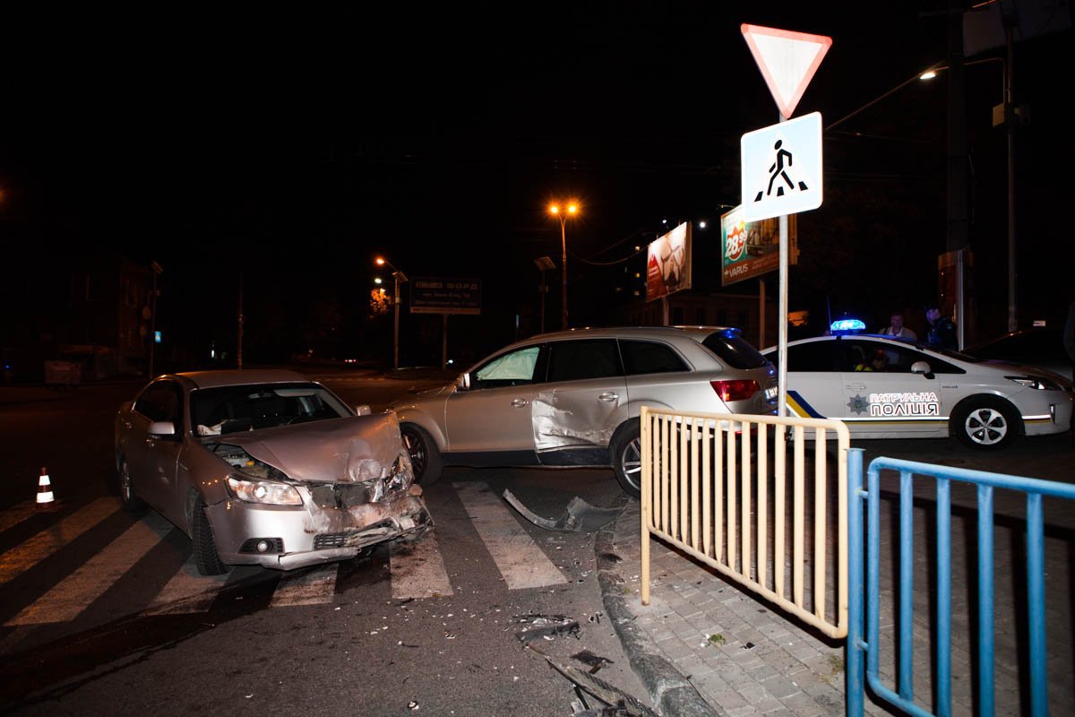 ДТП в центре Днепра: столкнулись Chevrolet и Audi 7