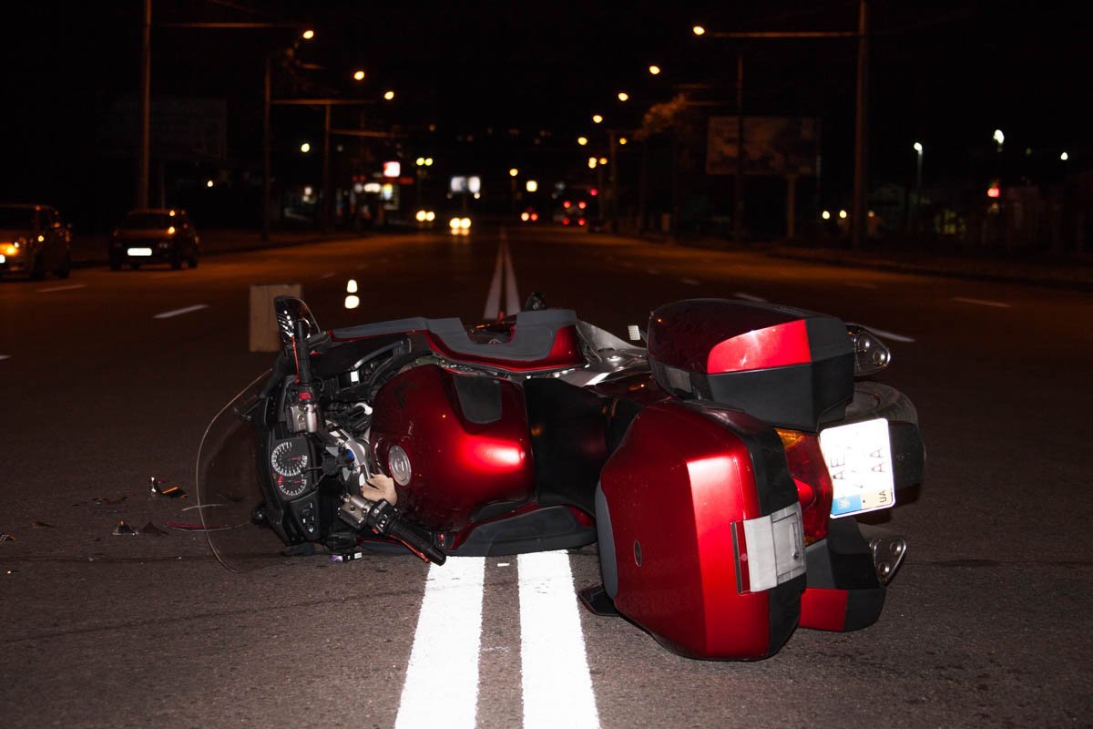 На Запорожском шоссе столкнулись Газель и мотоцикл 2