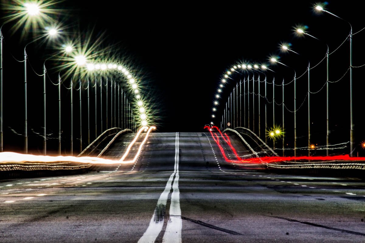 Мистика и тысячи огней: как выглядят мосты Днепра ночью 1