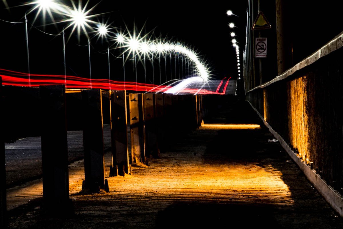 Мистика и тысячи огней: как выглядят мосты Днепра ночью 3