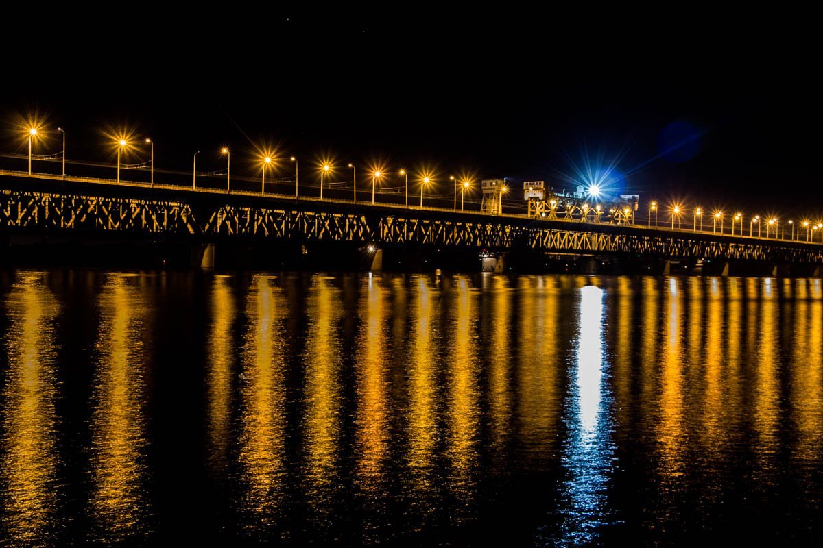 Мистика и тысячи огней: как выглядят мосты Днепра ночью 5