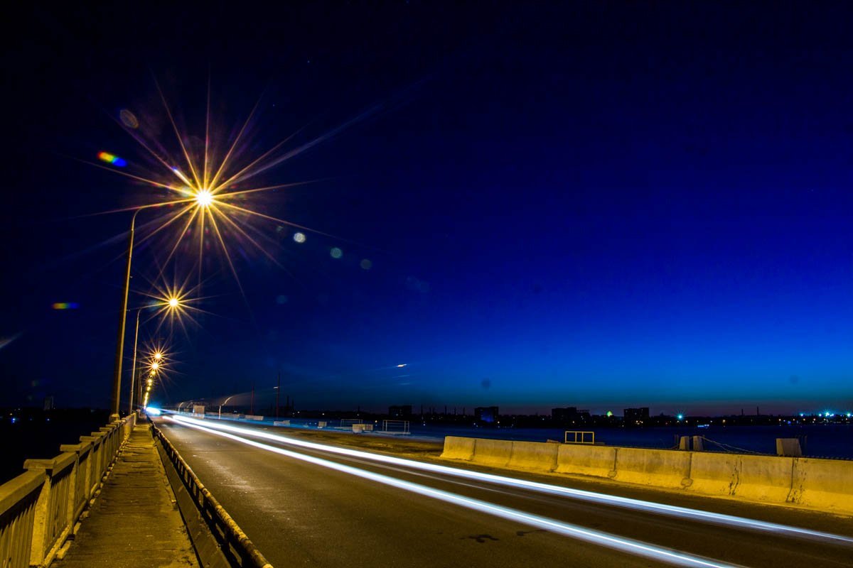 Мистика и тысячи огней: как выглядят мосты Днепра ночью 6