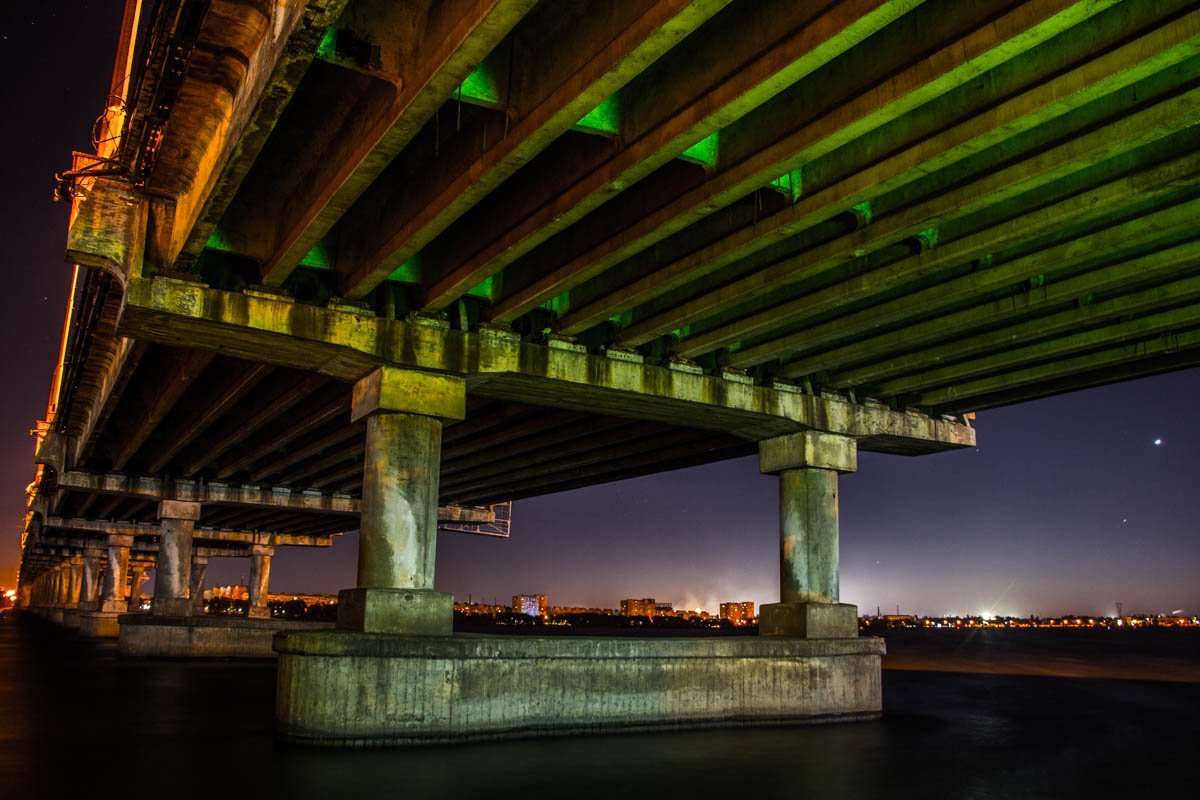Мистика и тысячи огней: как выглядят мосты Днепра ночью 8
