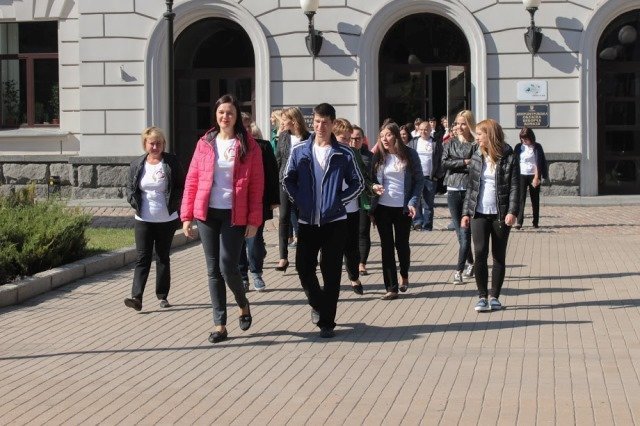 В центре Днепра прошел флешмоб ко Дню сердца 3