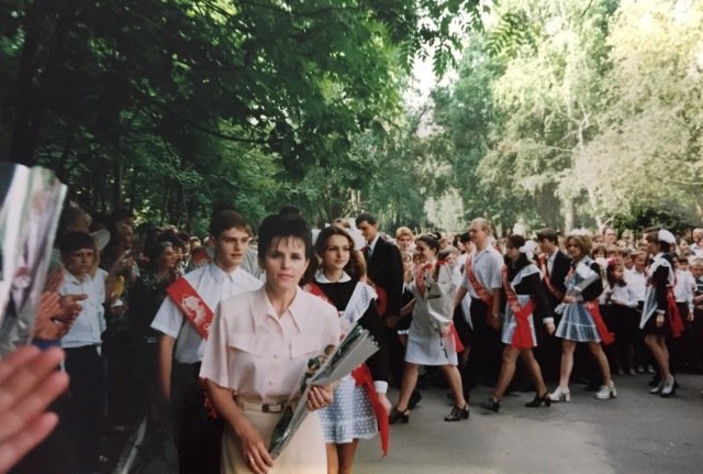 Про улюблених учителів, смішні моменти та коронні фразочки педагогів: працівники  ДніпроОДА розповіли про шкільні роки 5