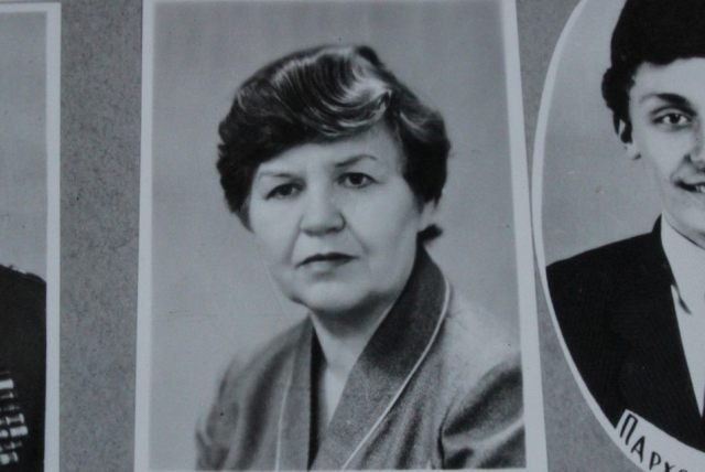 Про улюблених учителів, смішні моменти та коронні фразочки педагогів: працівники  ДніпроОДА розповіли про шкільні роки 8